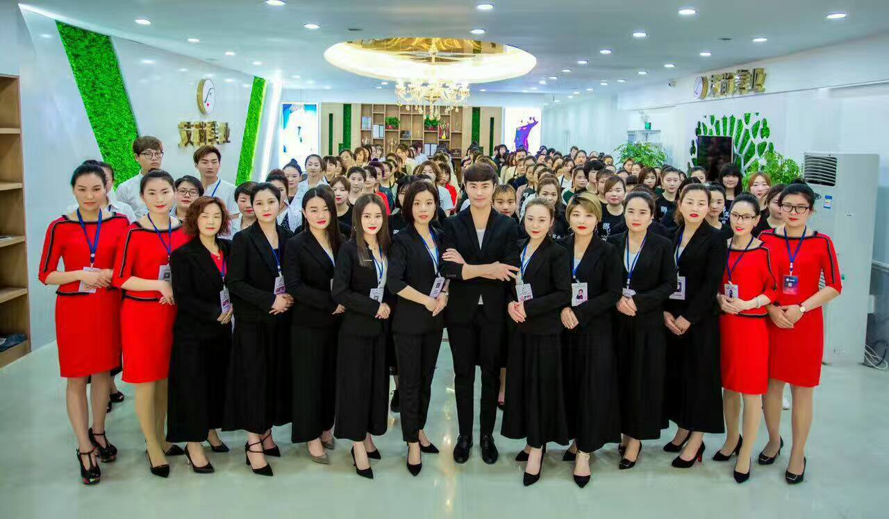 想学习美甲美睫，哪儿有教的？漯河艾尚化妆美(图2)