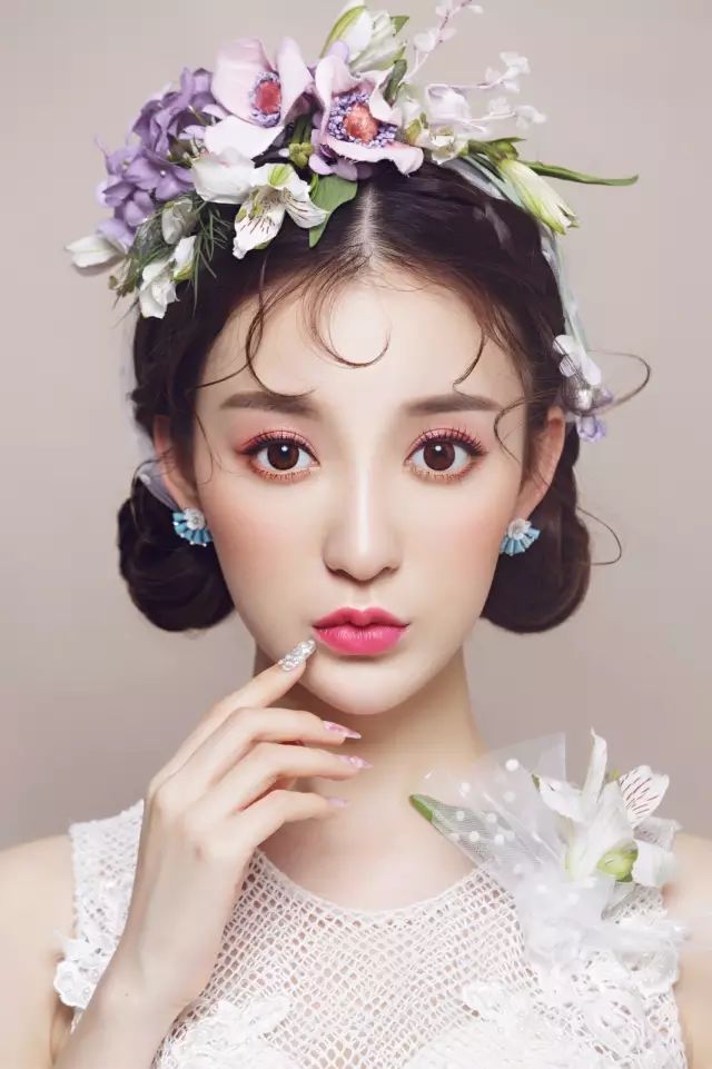 婚礼中化妆师很重要，学新娘跟妆造型到哪儿好(图2)
