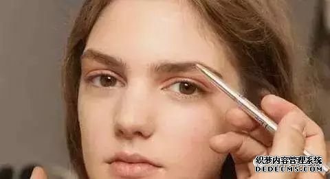 化妆:快来get4款基础眉形的技巧啦!(图5) 化妆:快来get4款基础眉形的技巧啦!(图5)