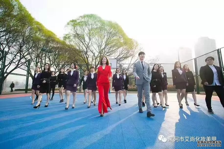 【中式新娘】芙蓉不及美人妆,金玉盘头珠翠亮(图8) 【中式新娘】芙蓉不及美人妆,金玉盘头珠翠亮(图8)