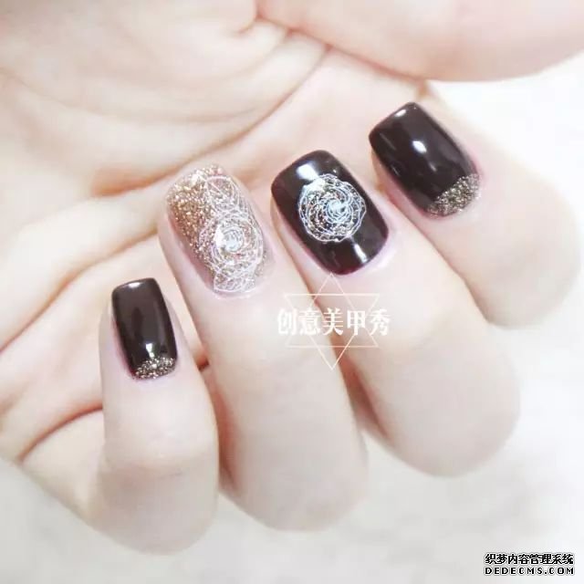 专治手黑！夏天超显白的4种深色系美甲！(图9)