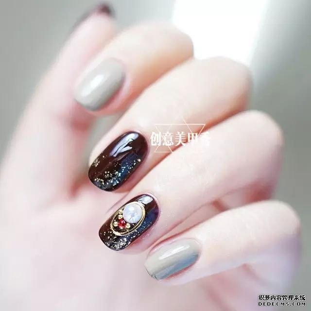 专治手黑！夏天超显白的4种深色系美甲！(图8)